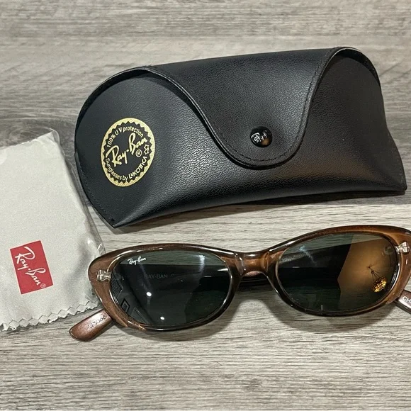 Ray-Ban Classic Brown Sunglasses with Black Case display picture 3